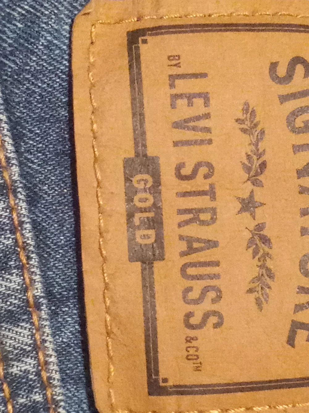 Levi's Signature Relaxed Fit Jeans in Blue with Brown Patch